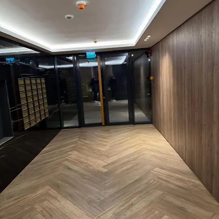 La Perle Center Underground Parking Apartment