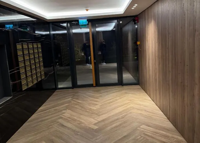 La Perle Center Underground Parking Apartment